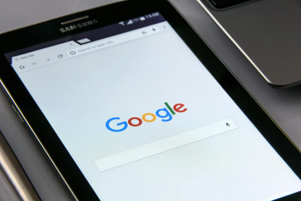 Tablette avec une page Google ouverte