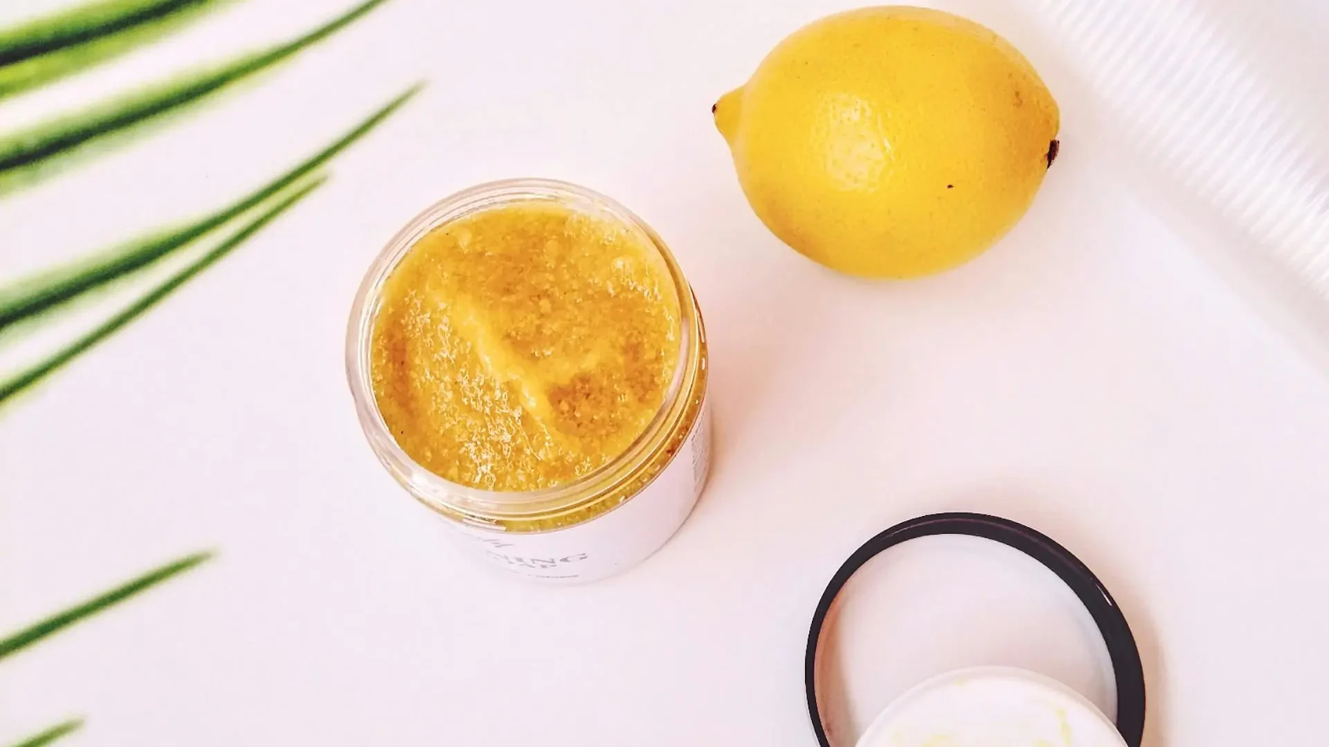 Gommage ouvert avec un citron